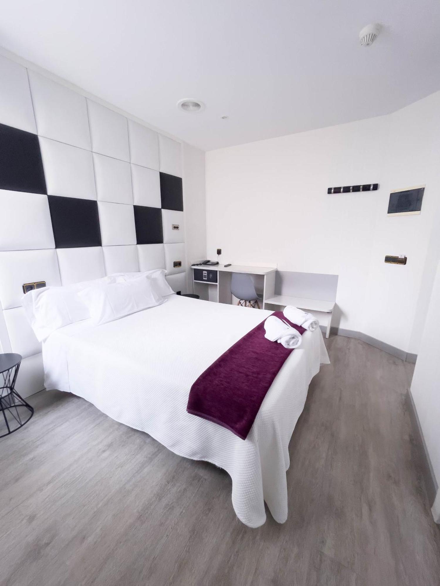 Double Room,1537081429:JPEG